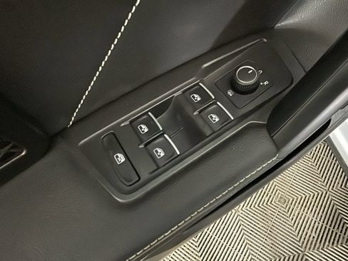 Used 2022 Volkswagen Tiguan SE AWD/4WD image 10