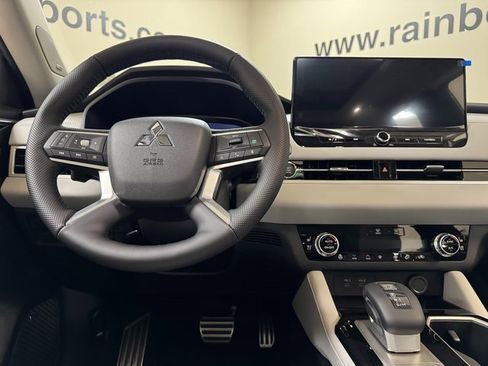 New 2026 Mitsubishi Outlander SEL image 10