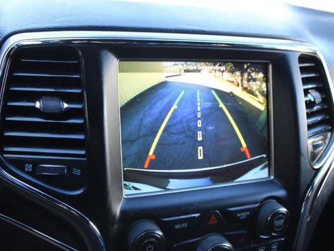Used 2018 Jeep Grand Cherokee Limited RWD image 26