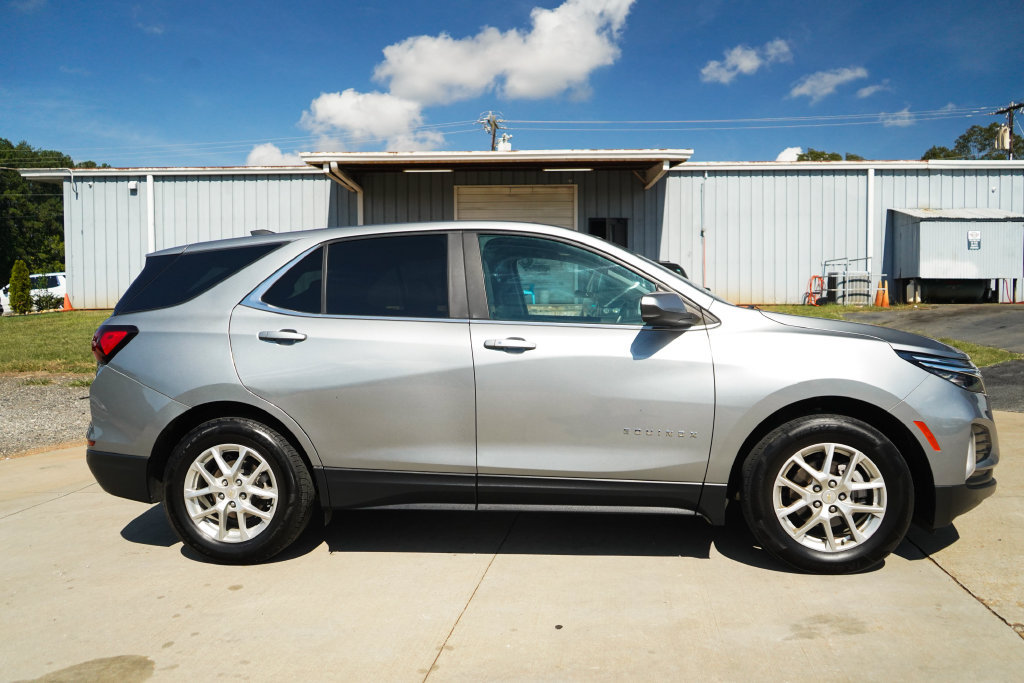 Used 2024 Chevrolet Equinox LT FWD image 3
