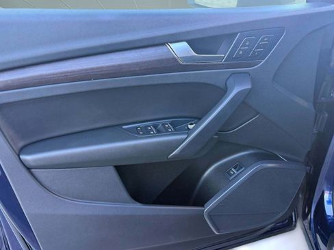 Used 2021 Audi Q5 Premium w/ Convenience Package image 11