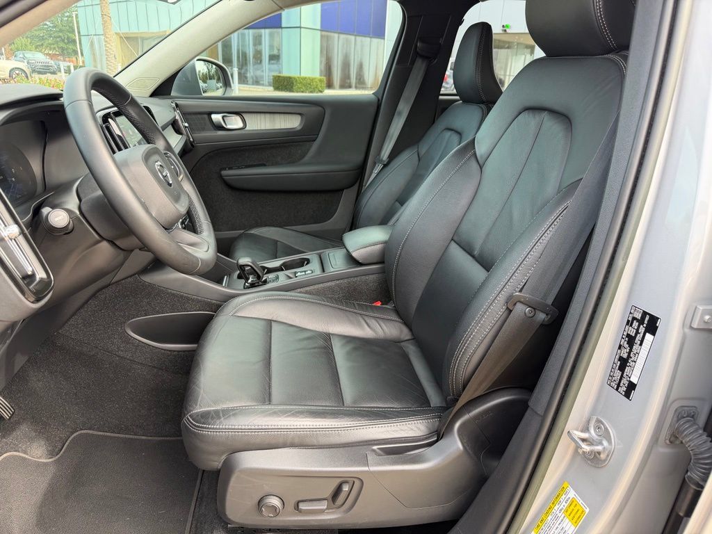 Used 2023 Volvo XC40 B5 Core w/ Protection Package Premier AWD/4WD image 10