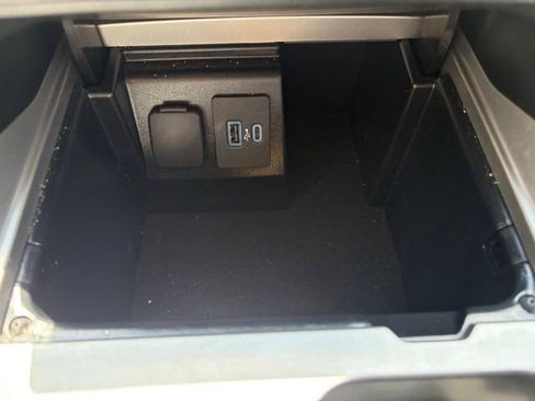 Used 2023 Ford Explorer XLT w/ Equipment Group 202A AWD/4WD image 28