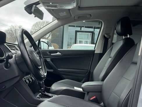 Used 2019 Volkswagen Tiguan SE image 9