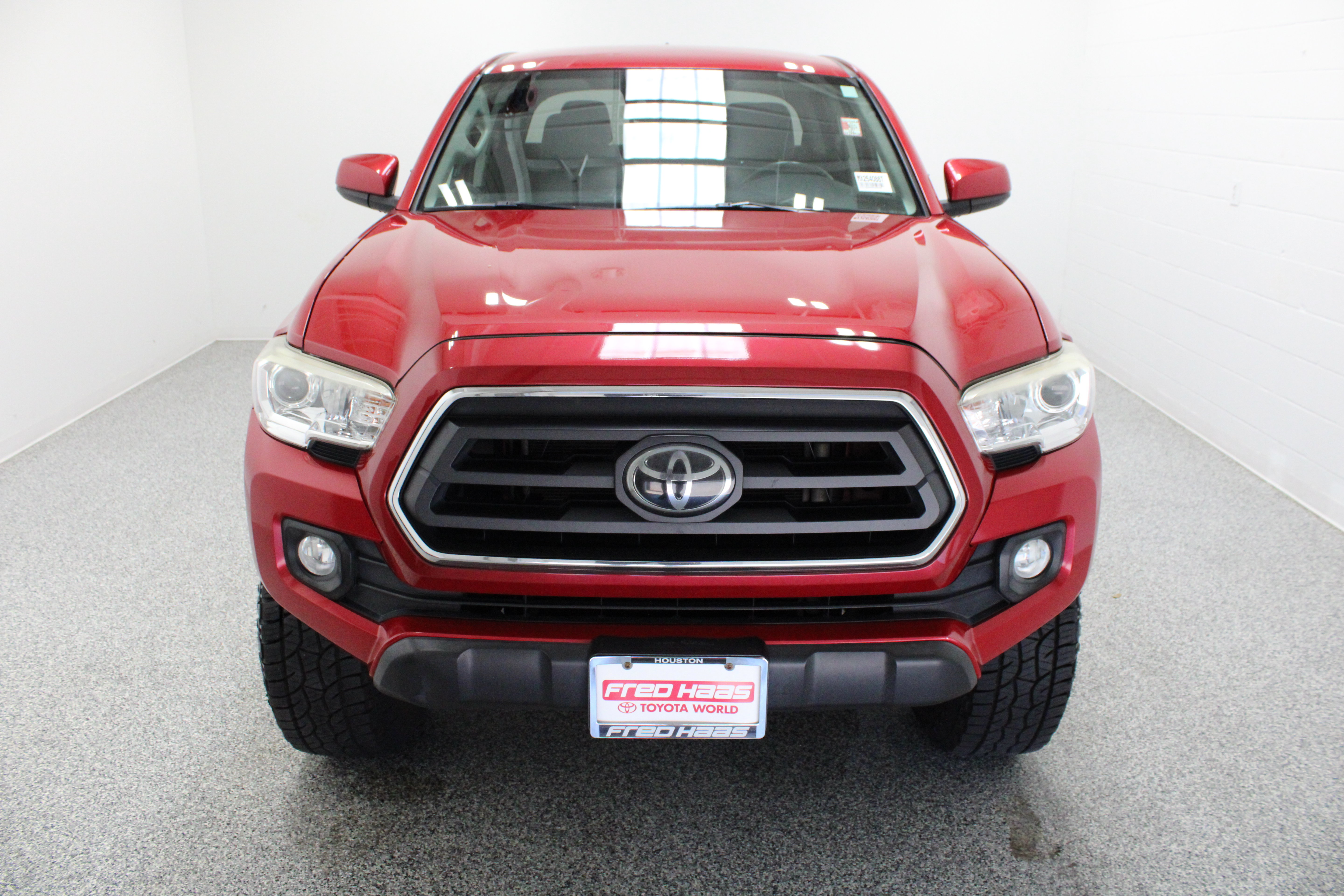 Used 2021 Toyota Tacoma SR5 AWD/4WD image 3