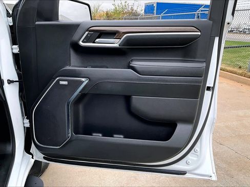 Used 2024 Chevrolet Silverado 1500 LT Trail Boss w/ Convenience Package II image 25