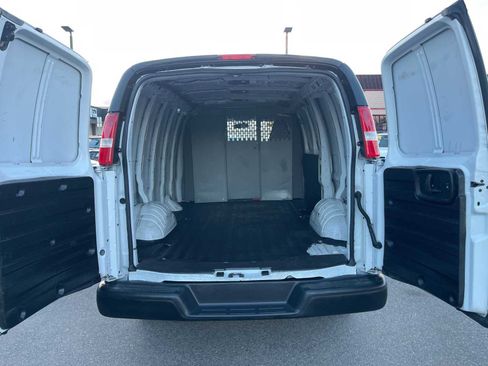 Used 2022 Chevrolet Express 3500 w/ Driver Convenience Package image 8