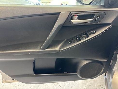 Used 2011 MAZDA MAZDA3 i Touring image 15