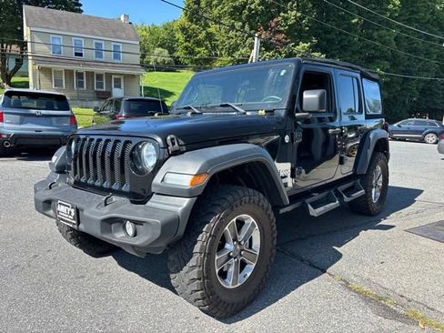 Used 2018 Jeep Wrangler Unlimited Sport S AWD/4WD image 3