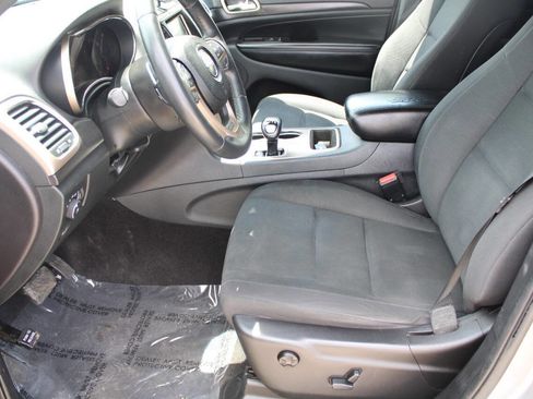 Used 2015 Jeep Grand Cherokee Laredo w/ Quick Order Package 23E AWD/4WD image 12