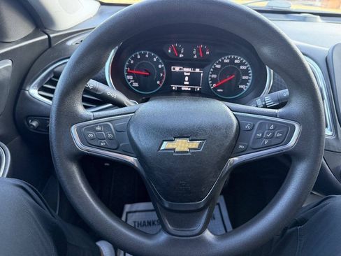 Used 2017 Chevrolet Malibu LT FWD image 11