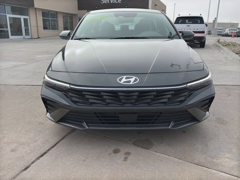 Certified 2024 Hyundai Elantra SEL w/ Convenience Package image 8