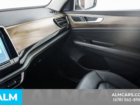 Used 2025 Volkswagen Atlas SE image 45