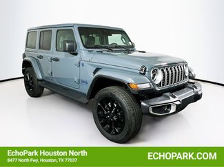 Used 2025 Jeep Wrangler Sahara video 1