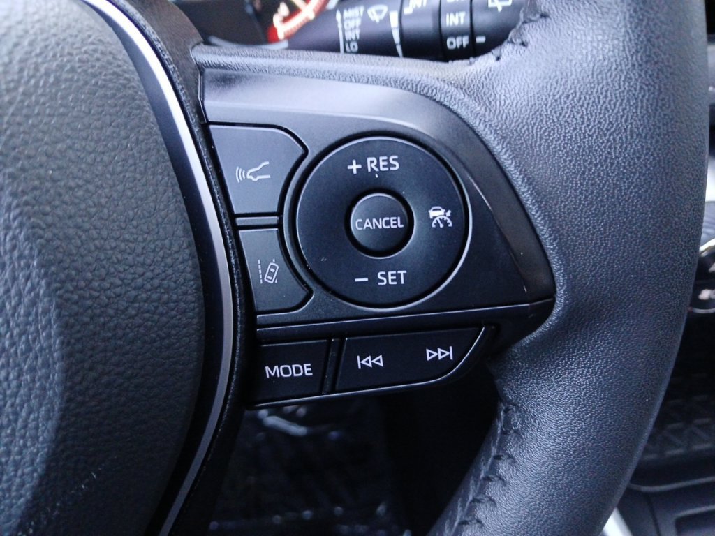 Used 2025 Toyota RAV4 XLE Premium FWD image 25