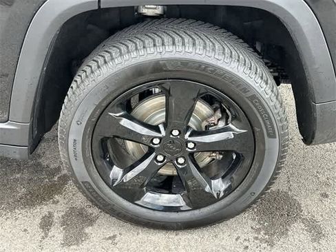 Used 2023 Jeep Grand Cherokee L Limited w/ Luxury Tech Group II image 5