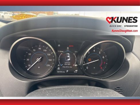 Used 2018 Jaguar XE Premium image 21