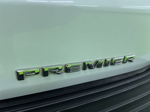 Used 2022 Chevrolet Suburban Premier AWD/4WD image 14