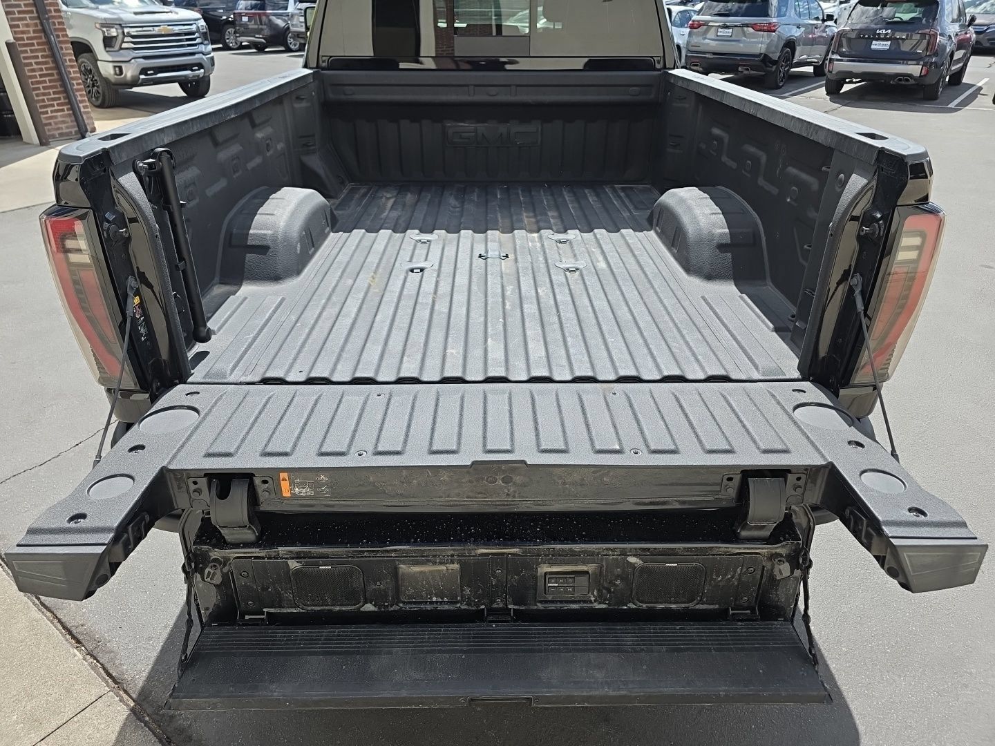 Used 2025 GMC Sierra 2500 AT4X w/ AT4X AEV Edition AWD/4WD image 18