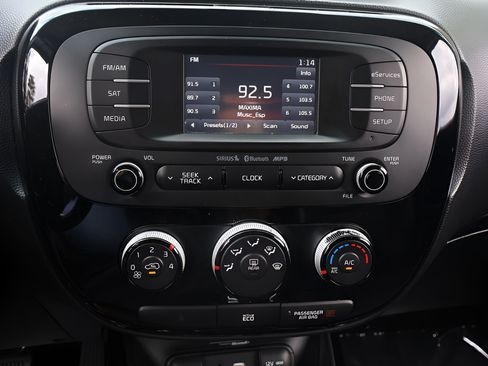 Used 2016 Kia Soul ! FWD image 22