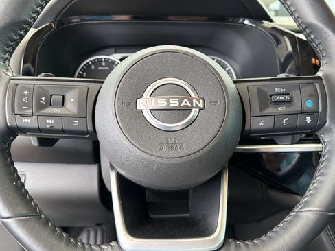 Used 2022 Nissan Pathfinder SV FWD image 15