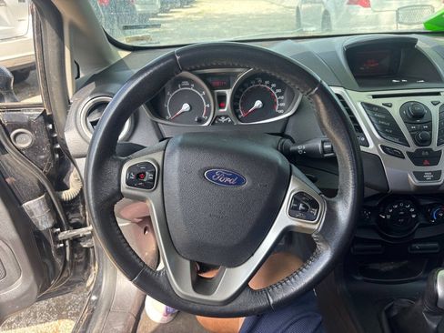Used 2013 Ford Fiesta SE FWD image 11