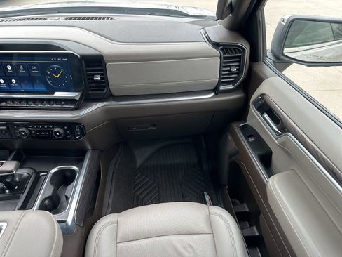 Used 2022 Chevrolet Silverado 1500 LTZ image 32