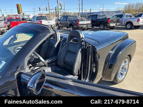 Used 2005 Chevrolet SSR w/ Preferred Equipment Group image 87
