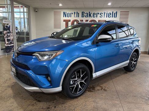 Used 2016 Toyota RAV4 SE image 1