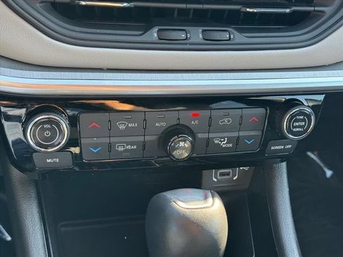 Used 2025 Jeep Compass Limited AWD/4WD image 21