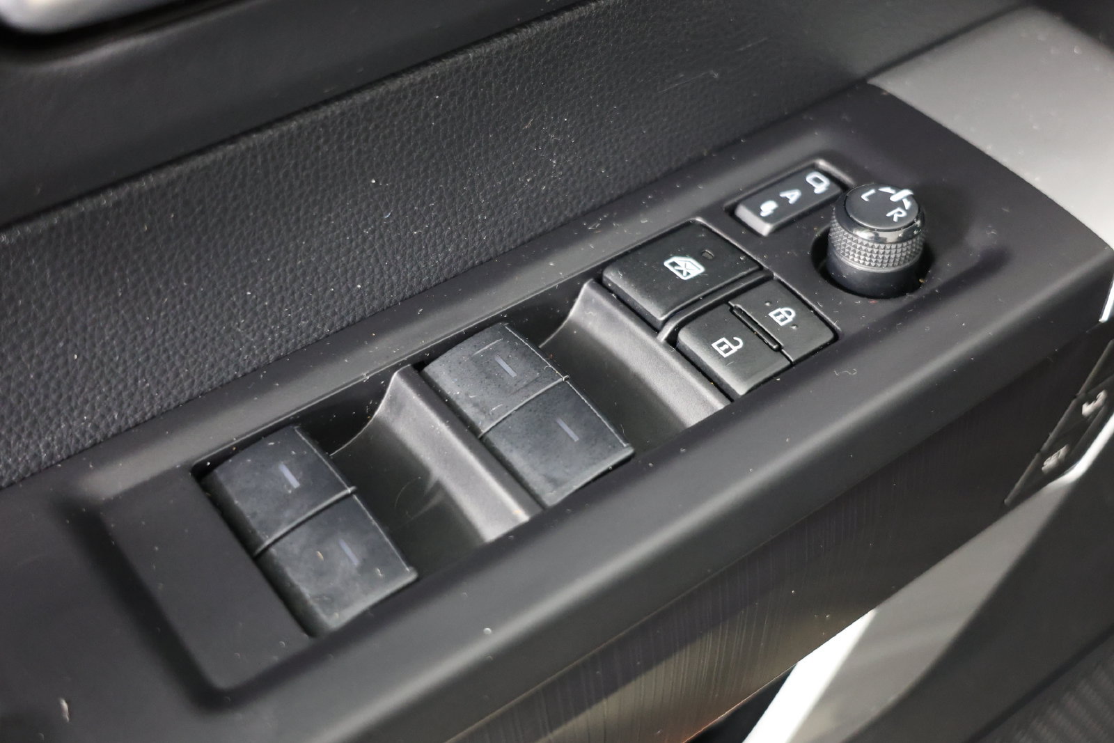 Used 2023 Toyota Sequoia Platinum AWD/4WD image 22
