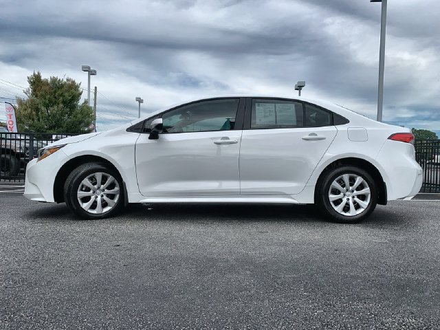 Used 2026 Toyota Corolla LE FWD image 5