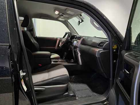 Used 2015 Toyota 4Runner SR5 AWD/4WD image 11