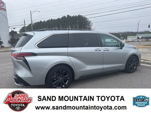 Used 2023 Toyota Sienna XSE image 3