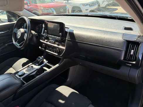 Used 2022 Nissan Pathfinder SV AWD/4WD image 31