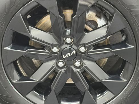 Used 2024 Kia Carnival SX Prestige FWD image 5