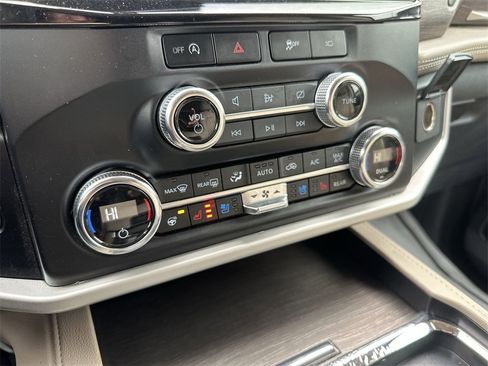 Used 2023 Ford Expedition Max Limited image 19