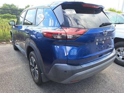 Used 2022 Nissan Rogue SV AWD/4WD image 2