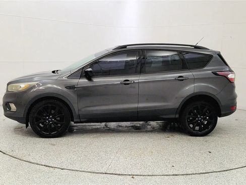 Used 2017 Ford Escape SE w/ SE Sport Appearance Package image 4