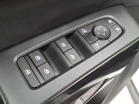 Certified 2024 Nissan Pathfinder S image 12