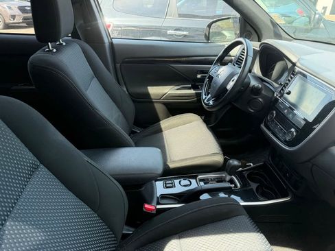 Used 2018 Mitsubishi Outlander LE FWD image 6