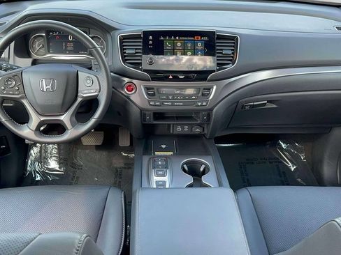 Certified 2025 Honda Passport EX-L image 10