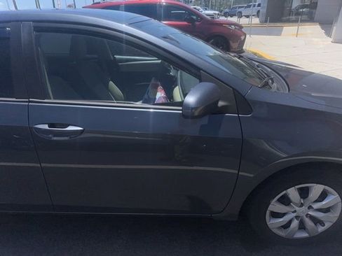 Used 2015 Toyota Corolla LE FWD image 5