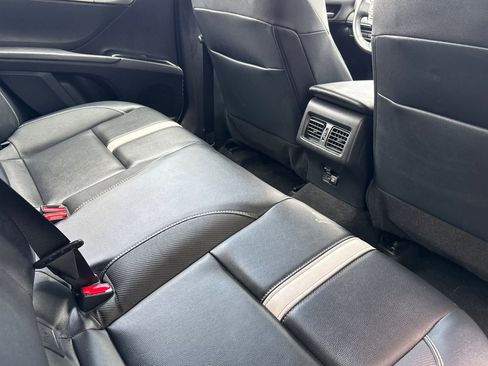 Used 2025 Toyota Camry SE image 29