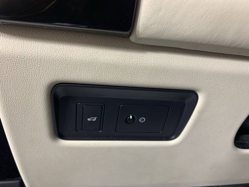 Used 2016 Land Rover Range Rover Long Wheelbase Supercharged image 17