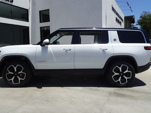 Used 2024 Rivian R1S Adventure AWD/4WD image 4