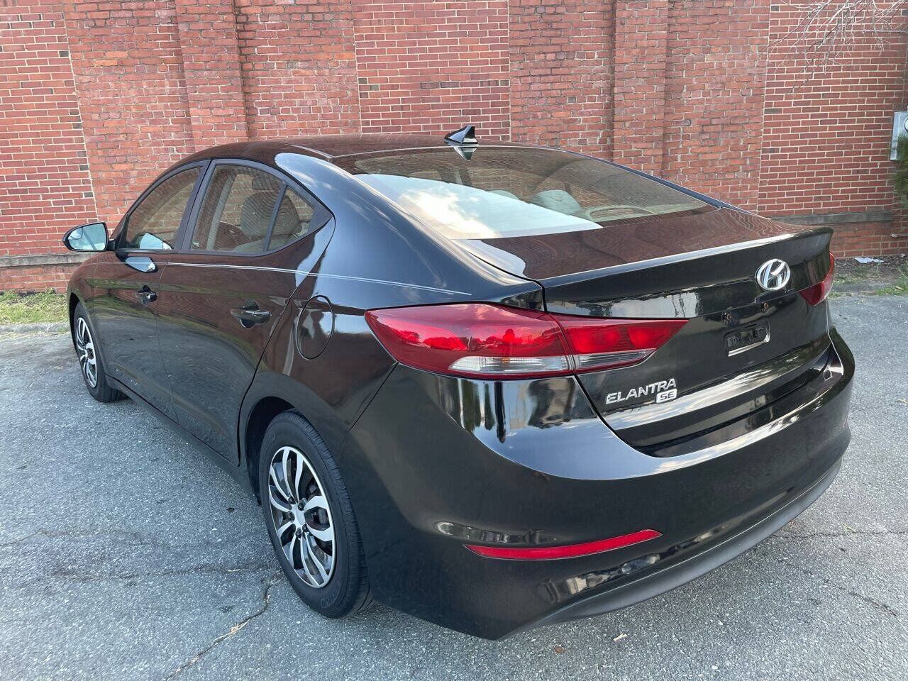 Used 2017 Hyundai Elantra SE FWD image 5