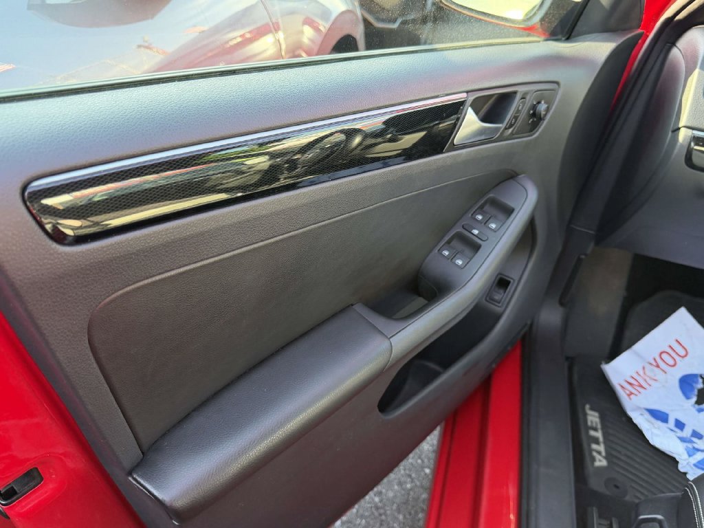 Used 2015 Volkswagen Jetta Sport FWD image 16