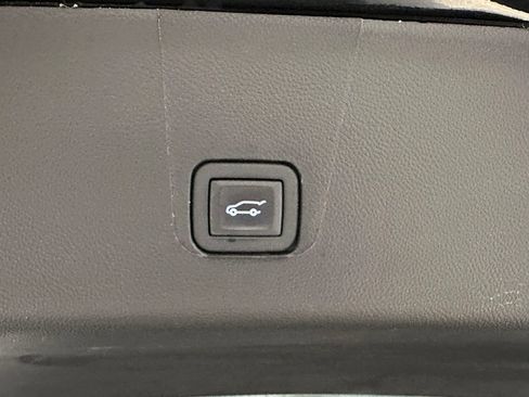 Used 2023 Chevrolet Traverse LT AWD/4WD image 13