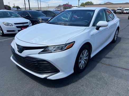 Used 2019 Toyota Camry LE w/ Fleet Convenience Package FWD image 2